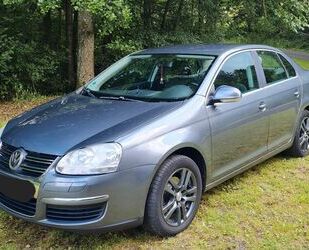 VW Volkswagen Jetta 1.6 Comfortline *KLIMA*TEMPOMAT*T Gebrauchtwagen