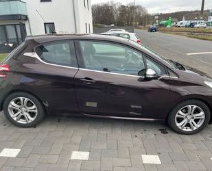 Peugeot Peugeot 208 1.6 / Sonderedition/ BJ 2013 Gebrauchtwagen