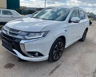 Mitsubishi Mitsubishi Outlander PHEV 4WD Gebrauchtwagen