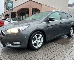 Ford Ford Focus Turnier Titanium *Xenon, Navi & Scheckh Gebrauchtwagen