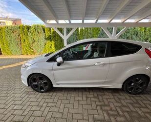 Ford Ford Fiesta 1,6 EcoBoost ST / Recaro LederS./TÜV N Gebrauchtwagen