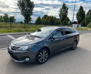 Toyota Toyota Avensis Combi 1,8-l-Valvematic Edition 2014 Gebrauchtwagen