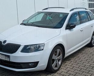 Skoda Skoda Octavia 2.0 TDI DSG Style AHK ACC NAVI XENO Gebrauchtwagen