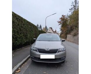 Skoda Skoda Rapid *Innenraum professionell aufbereitet Gebrauchtwagen