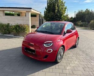 Fiat Fiat 500e Red SHZ Kam. 42 kWh Apple/Android Driv A Gebrauchtwagen