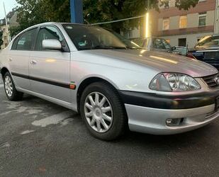 Toyota Toyota Avensis 1.8 linea terra Automaik Gebrauchtwagen