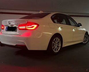 BMW BMW 320d M Sport/ Shadow/ H&K/ HUD/Sport Getr. 8Ga Gebrauchtwagen