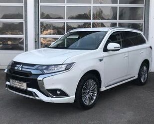 Mitsubishi Mitsubishi Outlander 2.4 MIVEC PLUG-IN HYBRID 4WD Gebrauchtwagen