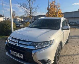 Mitsubishi Mitsubishi Outlander 2.2 DI-D 4WD Automatik SUV-St Gebrauchtwagen