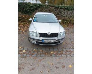 Skoda Skoda Octavia Combi 1.6 FSI Elegance Elegance Gebrauchtwagen