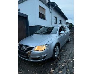 VW Volkswagen Passat 2.0 TDI DPF DSG 125kW Highline H Gebrauchtwagen