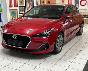 Hyundai Hyundai i30 Fastback Premium 1 Hand Garantie Gebrauchtwagen