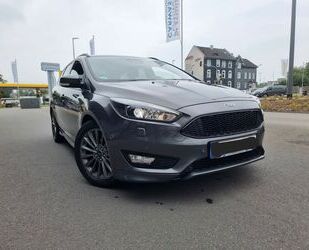 Ford Ford Focus Turnier ST-Line*Navi*Xenon*Rückfahrkame Gebrauchtwagen