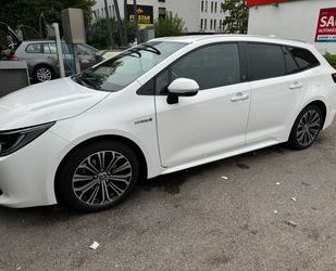 Toyota Toyota Corolla 2,0 Hybrid Team Deutsch Touring Spo Gebrauchtwagen