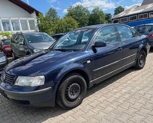 VW Volkswagen Passat 1,6 * KLIMA * EFH * ALU * 8-FACH Gebrauchtwagen