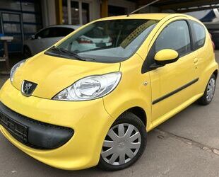 Peugeot Peugeot 107 Filou WENIG KILOMETER / KLIMA / AUTOMA Gebrauchtwagen