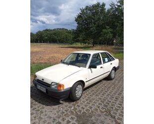 Ford Ford Escort `88 neu aufgebaut, TÜV neu, Winterprei Gebrauchtwagen