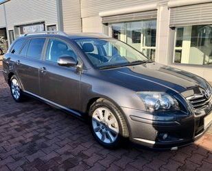 Toyota Toyota Avensis Kombi 1.8 Executive aus Opas Garage Gebrauchtwagen