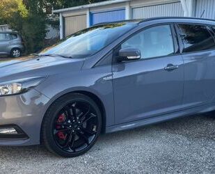 Ford Ford FOCUS TURNIER ST 2,0 EcoBoost Leder-Sport-Pak Gebrauchtwagen