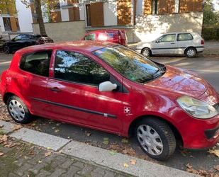 Renault Renault Clio Authentique 1.2 16V 48kW Authentique Gebrauchtwagen