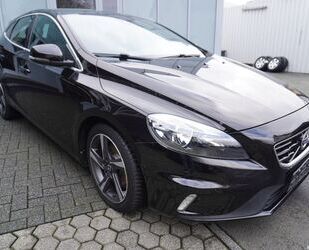 Volvo Volvo V40 Momentum R Design 1. Hand/Pano/Euro 6 Gebrauchtwagen