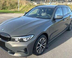 BMW BMW 330e Tour Sport Line Autom. Sport Line Individ Gebrauchtwagen