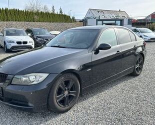 BMW BMW 318d Lim Xenon Navi Schiebedach Gebrauchtwagen