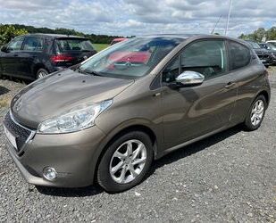 Peugeot Peugeot 208 Style*PANORAMA*NAVI*SHZ*PDC*KLIMA*TEMP Gebrauchtwagen