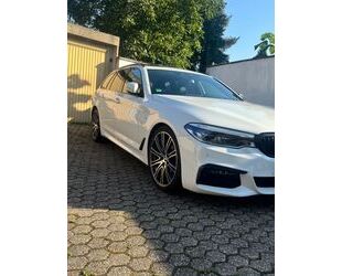 BMW BMW 530d xDrive Touring A -M Sport Pano/ACC/Scheck Gebrauchtwagen