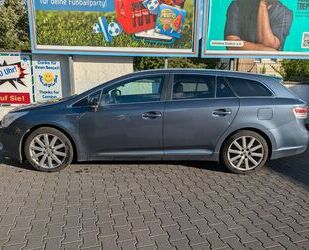 Toyota Toyota Avensis Combi Executive 2.2 Vollausstattung Gebrauchtwagen