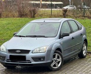 Ford Ford Focus 1.6 16V Aut. Fun X 1 Hand Tüv Neu Gebrauchtwagen