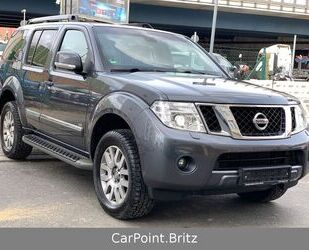 Nissan Nissan Pathfinder 3.0 dCi LE *7Sitzer*NAV*Bixenon* Gebrauchtwagen