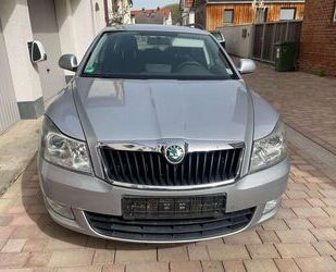 Skoda Skoda Octavia Combi 1.6 TDI DPF 8-fach bereift Par Gebrauchtwagen