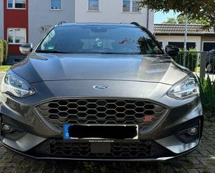 Ford Ford Focus Turnier ST X Recaro LED Alcantara VOLL Gebrauchtwagen