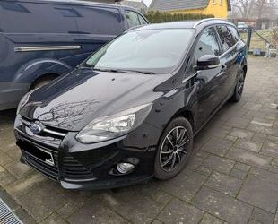 Ford Ford Focus Titanium Turnier HU/AU neu 8fach bereif Gebrauchtwagen