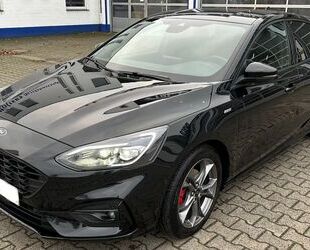 Ford Ford Focus ST-Line X 155PS Schwarz Gebrauchtwagen