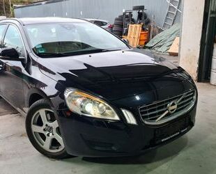 Volvo Volvo V60-2,0-AUTOM*1-HAND*KLIMAUT+XENON+T-LEDER+T Gebrauchtwagen