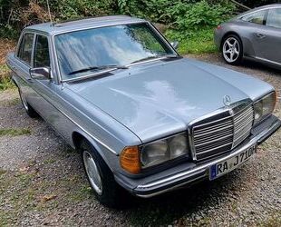 Mercedes-Benz Mercedes-Benz 240 D, checkheftgepflegt, 1 Besitzer Gebrauchtwagen