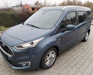 Ford Ford Grand Tourneo Titanium Aut 7Sitz Pano Kamera Gebrauchtwagen