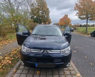 Mitsubishi Mitsubishi Outlander 2.0 4WD Automatik Leder 7-Si Gebrauchtwagen