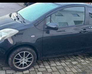 Toyota Toyota Yaris 1,3-l-VVT-i Cool Auspuff Bremse Lambd Gebrauchtwagen