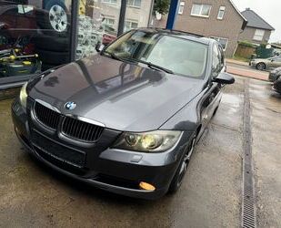 BMW BMW 325 Baureihe 3 Lim. 325i Auto/Navi/Leder/Schie Gebrauchtwagen