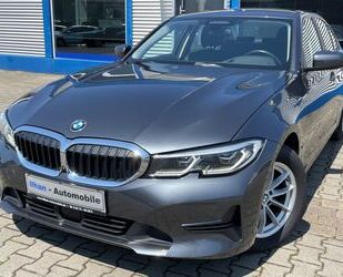 BMW BMW 320d Lim. Advantage*LED*HEADUP*NAV*RCAM*PDC*A Gebrauchtwagen