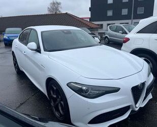 Alfa Romeo Alfa Romeo Giulia Veloce Q4 AWD/Navi+Leder+Xenon+H Gebrauchtwagen