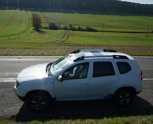 Dacia Dacia DUSTER 1.6 4x4 AWD AHK PANO BT NAVI Gebrauchtwagen