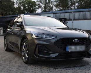 Ford Ford Focus 1,0 EcoBoost Hyb. 114kW ST-Line Tur. A. Gebrauchtwagen