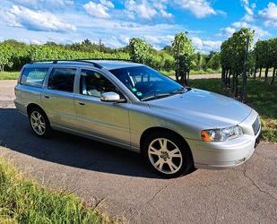 Volvo Volvo V70 D5 2.4 Silber Gepflegt Gebrauchtwagen