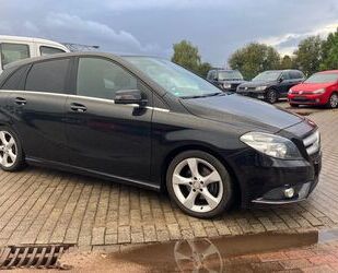 Mercedes-Benz Mercedes-Benz B 180*NAVI*BT*LEDER*8-fach* Gebrauchtwagen