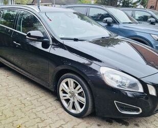 Volvo Volvo V60 Kombi Summum D5 AWD AUTOMATIK LEDER NAVI Gebrauchtwagen