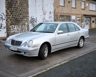 Mercedes-Benz Mercedes-Benz E 200 KOMPRESSOR CLASSIC Classic Gebrauchtwagen